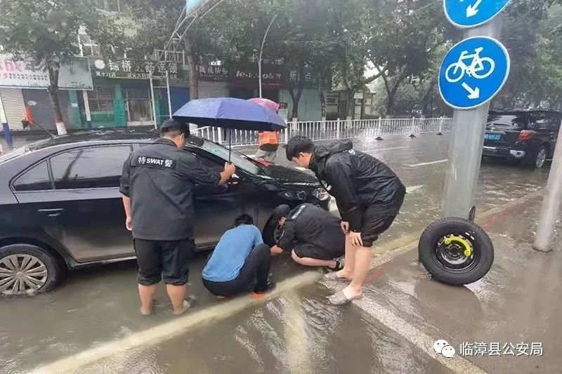 刀光剑影！比赛中球员们展现出不畏强敌的气概