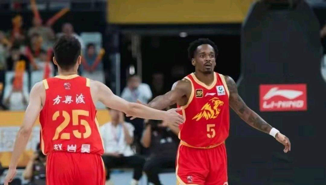 北京男篮精彩绝伦，强势击败山西队(北京男篮精彩绝伦,强势击败山西队队员)