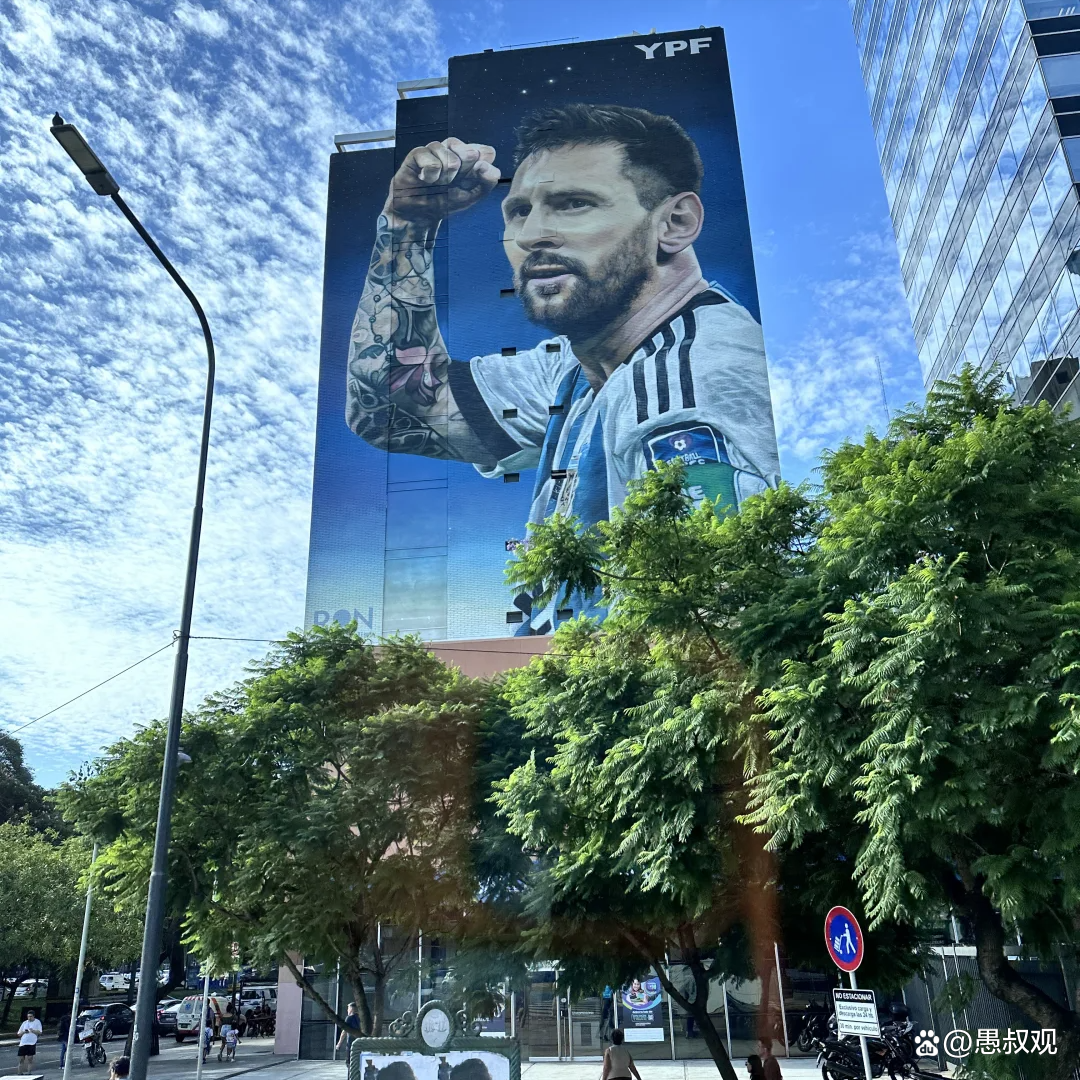 包含布宜诺斯艾利斯独立球迷现场助威，激发球队夺冠斗志的词条